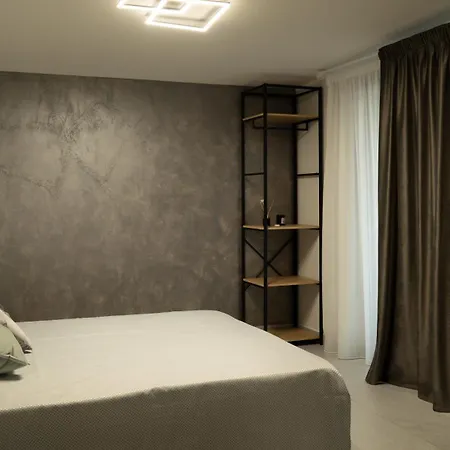 Domino House 3*